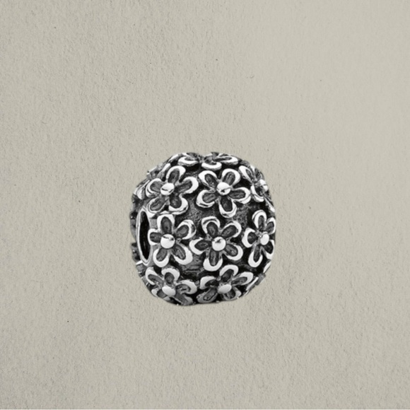 PANDORA AUTHENTIC STERLING SILVER PERFECT POISES DAISY CHARM - Picture 1 of 2